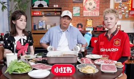 鹿晗現身范志毅直播間彈幕滿屏都是司曉迪。他面上帶著笑意可是膚色暗沉厚重粉底也遮不住憔悴狀態
